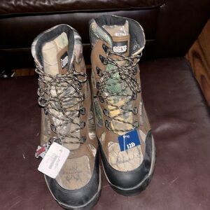 Rocky hunting boots NWT. FIRM